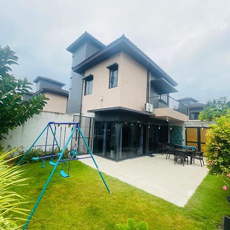 Seafront Residences Vacation Getaway San Juan  Exterior photo