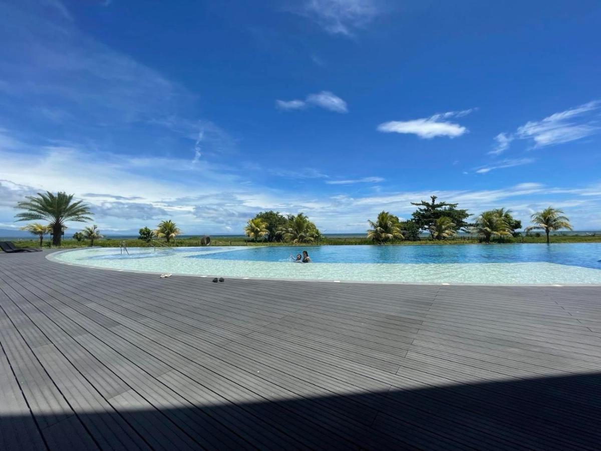 Seafront Residences Vacation Getaway San Juan  Exterior photo