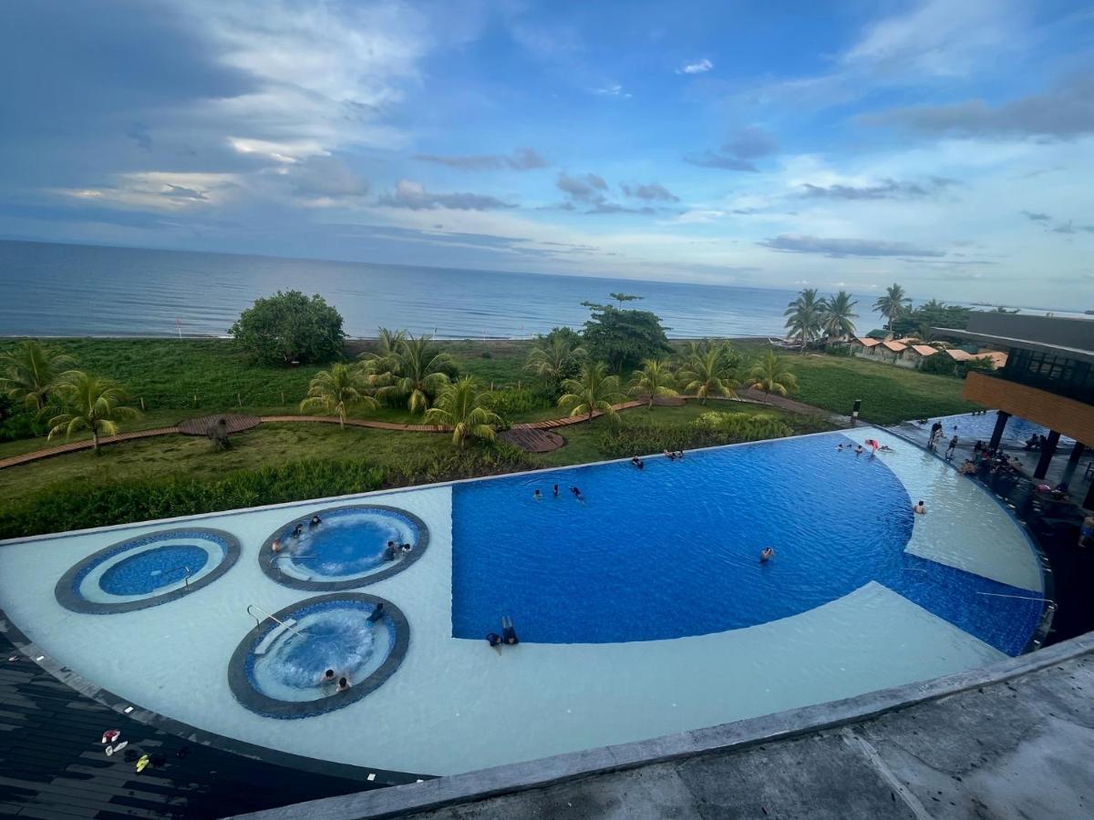 Seafront Residences Vacation Getaway San Juan  Exterior photo