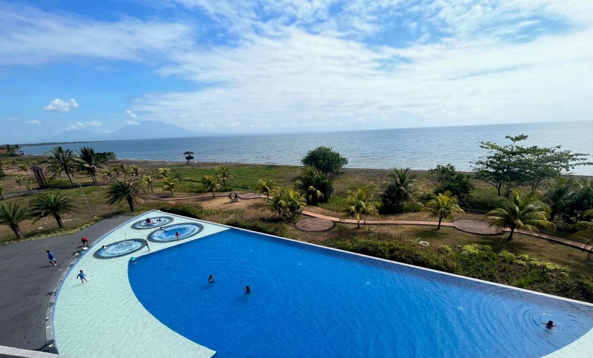Seafront Residences Vacation Getaway San Juan  Exterior photo